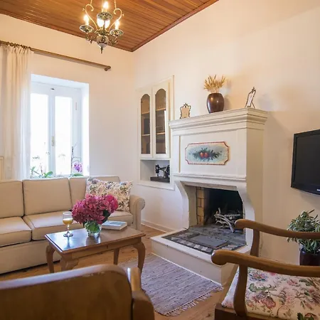 Simou With View 3 Bedrooms Holiday home Arachova